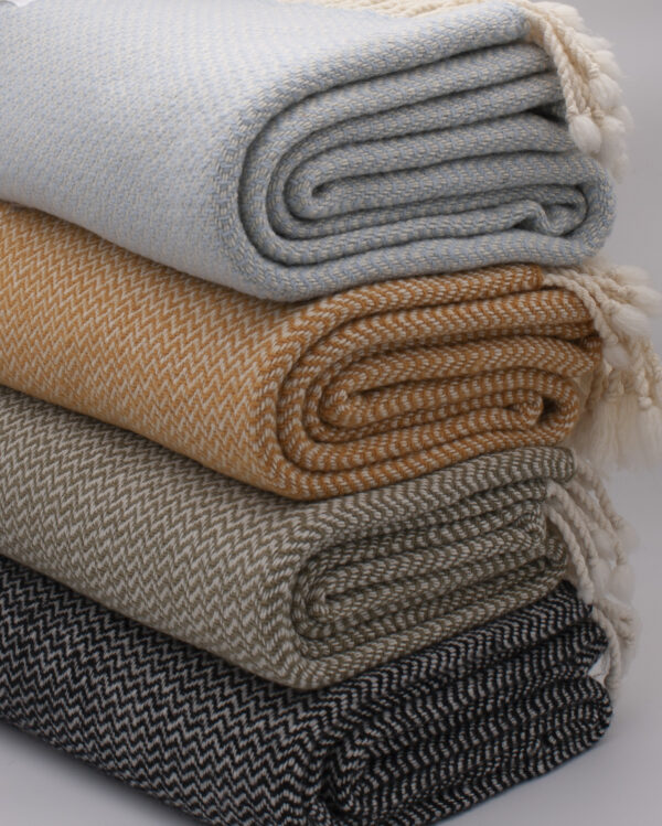 Merino wool Throw Khaki ZigZag - Image 3