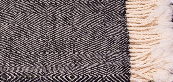 Merino wool Throw Black Illusion - Image 2